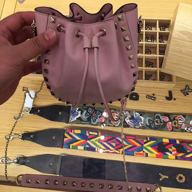 2017 Valentino Mini Garavani Rockstud bucket bag 0678