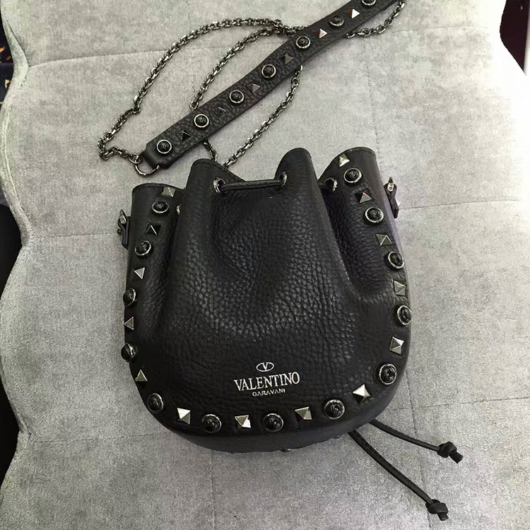 2017 Valentino Garavani Rockstud bucket bag 0678