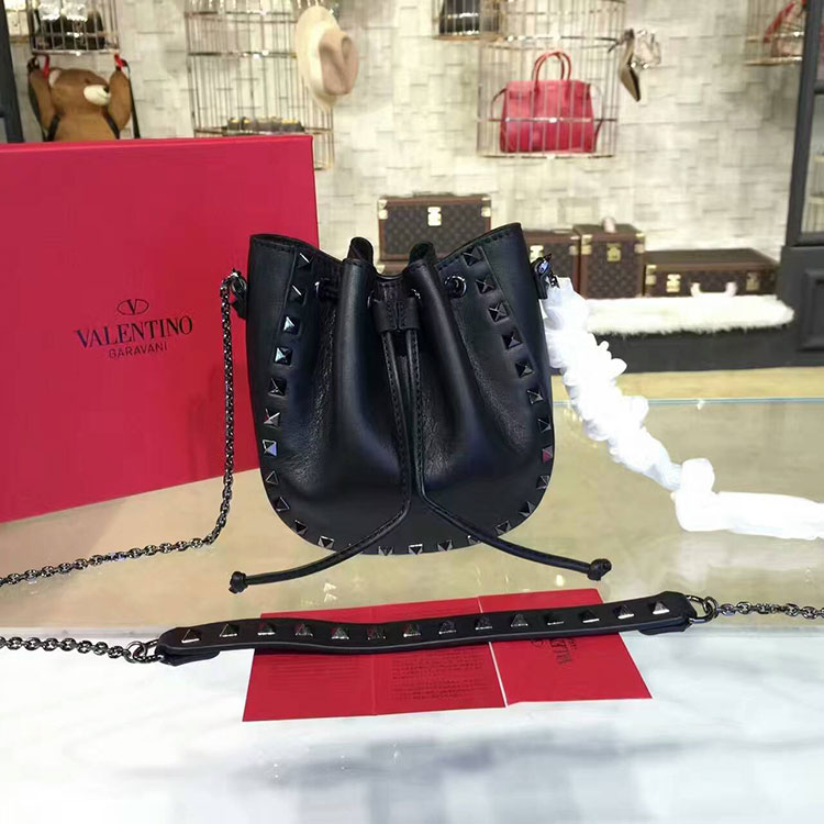 2017 Valentino Mini Garavani Rockstud bucket bag 0678