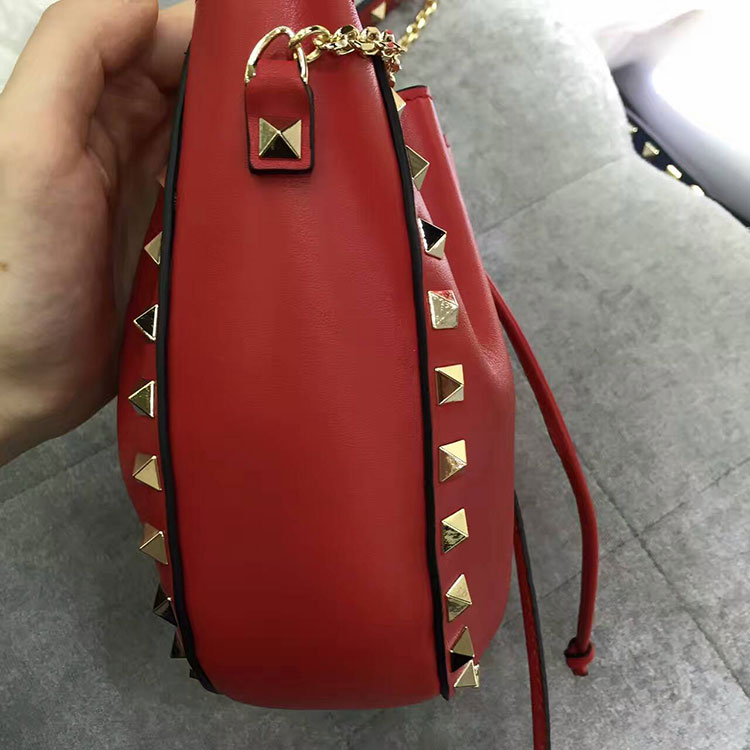 2017 Valentino Garavani Rockstud bucket bag 0678