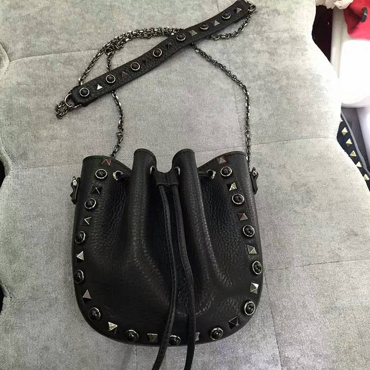 2017 Valentino Garavani Rockstud bucket bag 0678