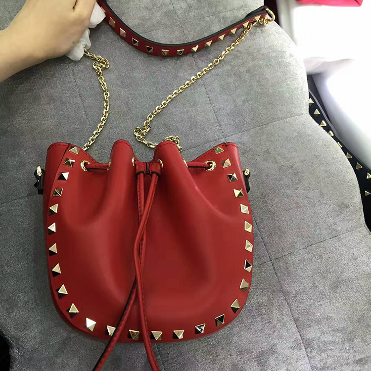 2017 Valentino Garavani Rockstud bucket bag 0678