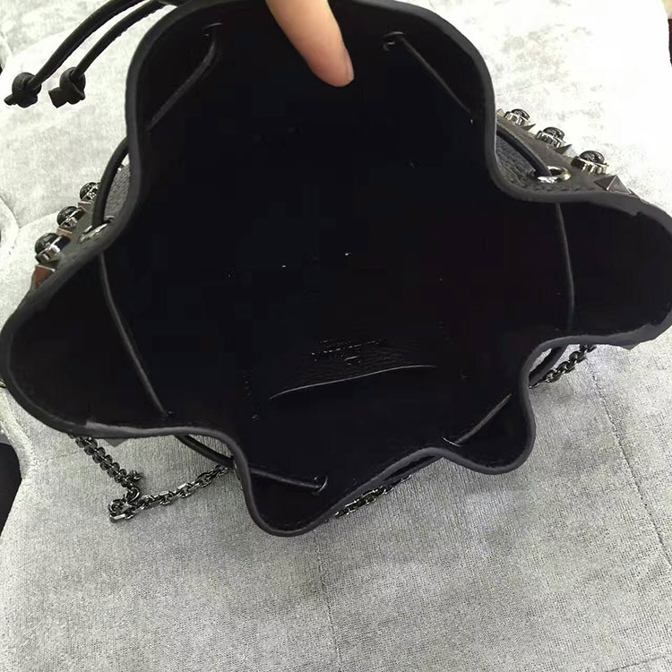 2017 Valentino Garavani Rockstud bucket bag 0678