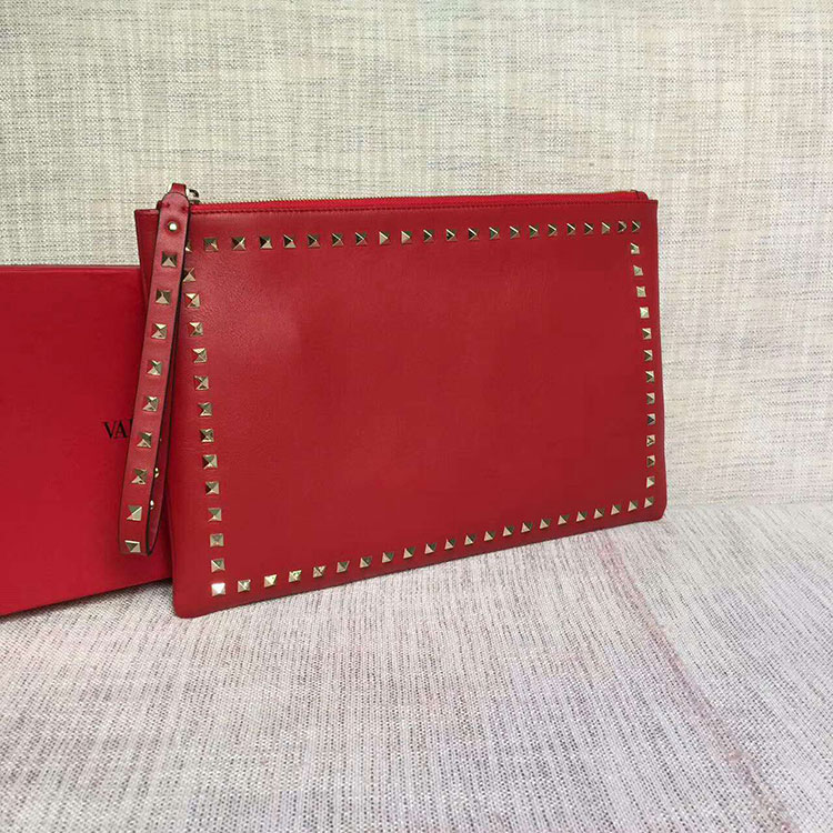 2017 Valentino Garavani Rockstud clutch in calfskin 0115