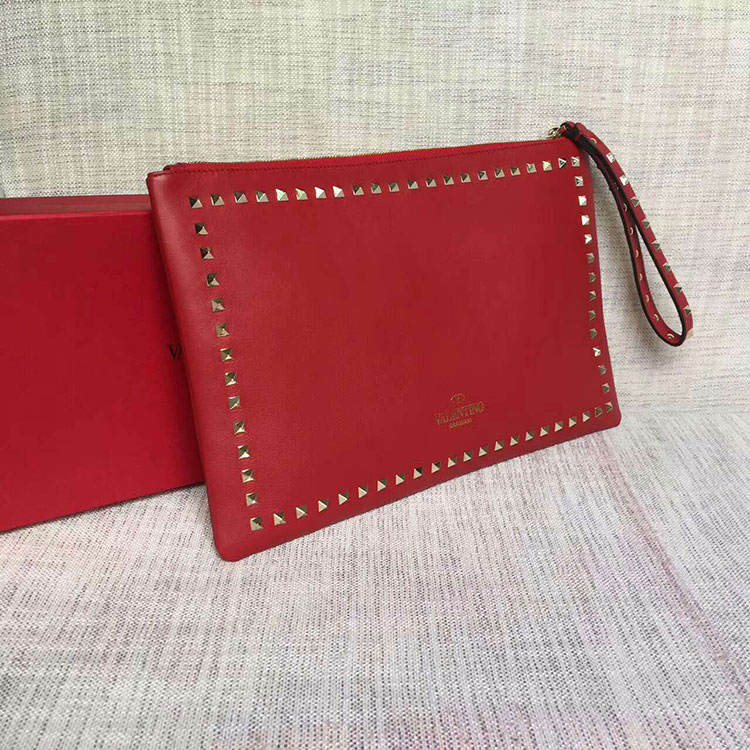 2017 Valentino Garavani Rockstud clutch in calfskin 0115