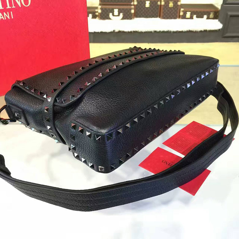 2017 Valentino Men ROCKSTUD ROLLING MESSENGER 0554