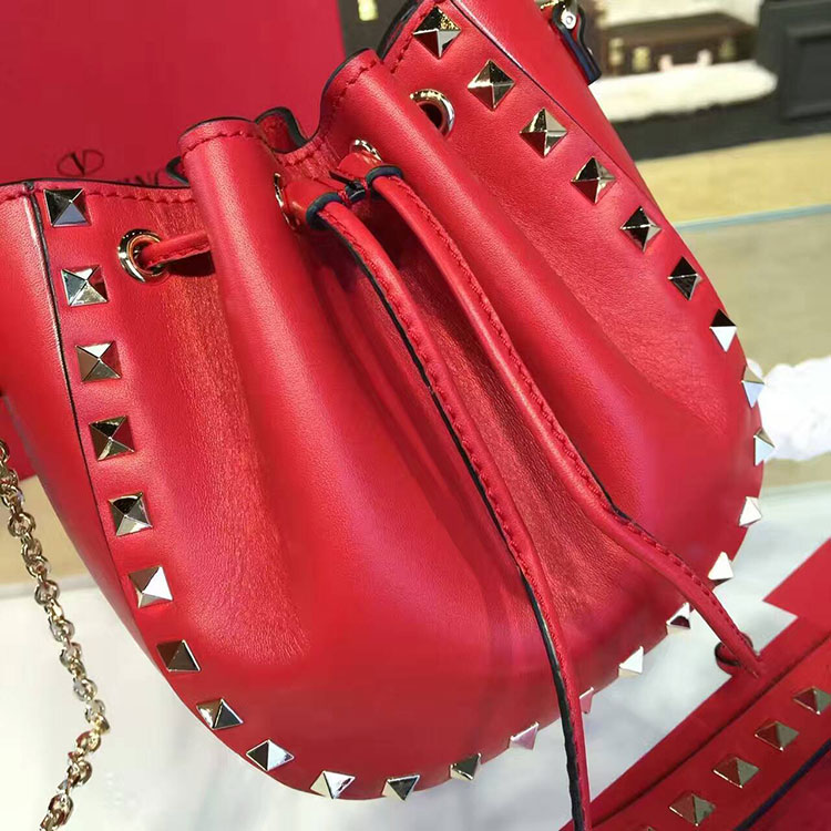 2017 Valentino Mini Garavani Rockstud bucket bag 0678