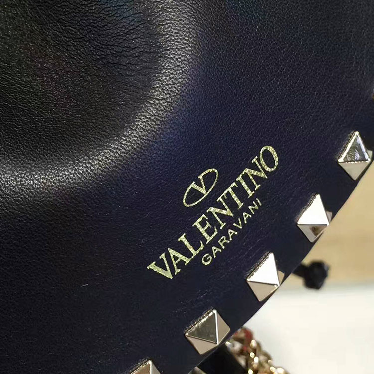 2017 Valentino Mini Garavani Rockstud bucket bag 0678