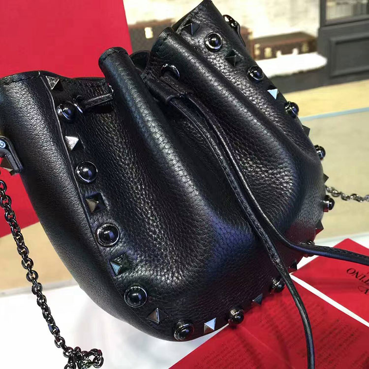 2017 Valentino Mini Garavani Rockstud bucket bag 0678