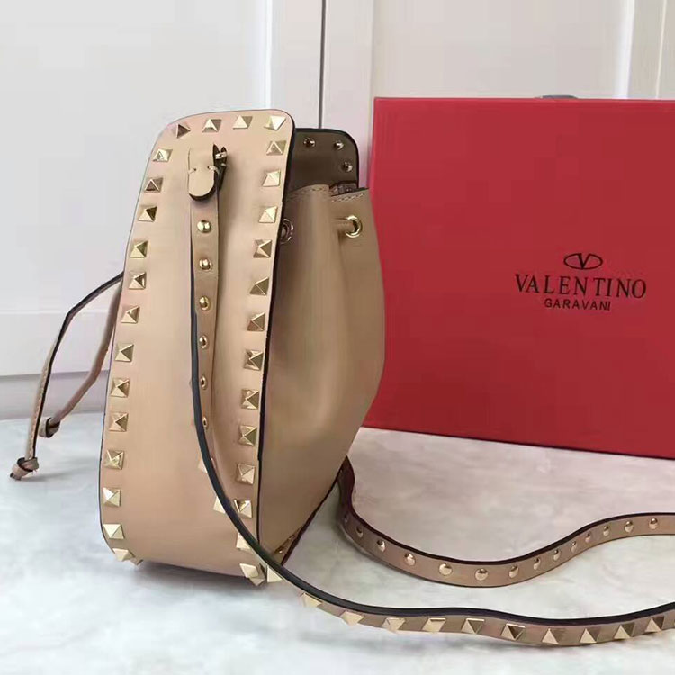 2017 Valentino ROCKSTUD BUCKET BAG 0178 in Original leather