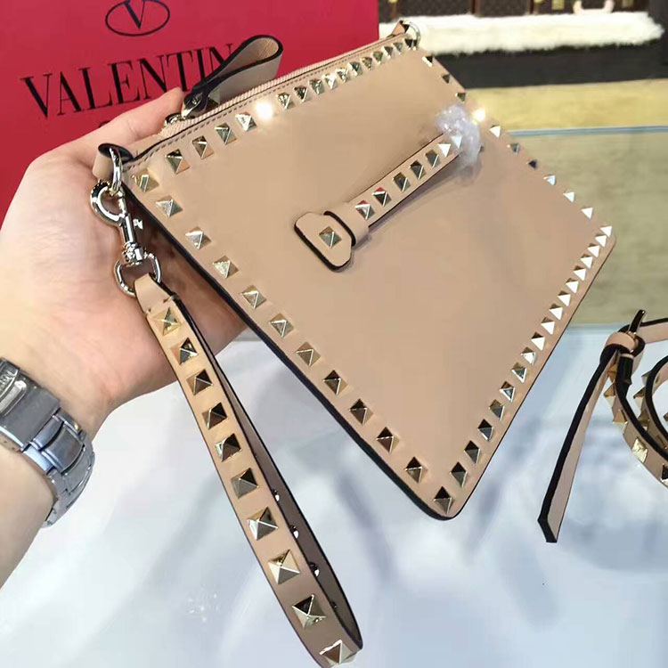 2017 Valentino ROCKSTUD CLUTCH 0119