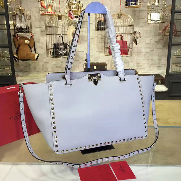 2017 Valentino ROCKSTUD MEDIUM TOTE 0973