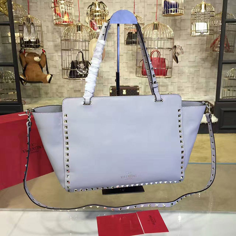 2017 Valentino ROCKSTUD MEDIUM TOTE 0973