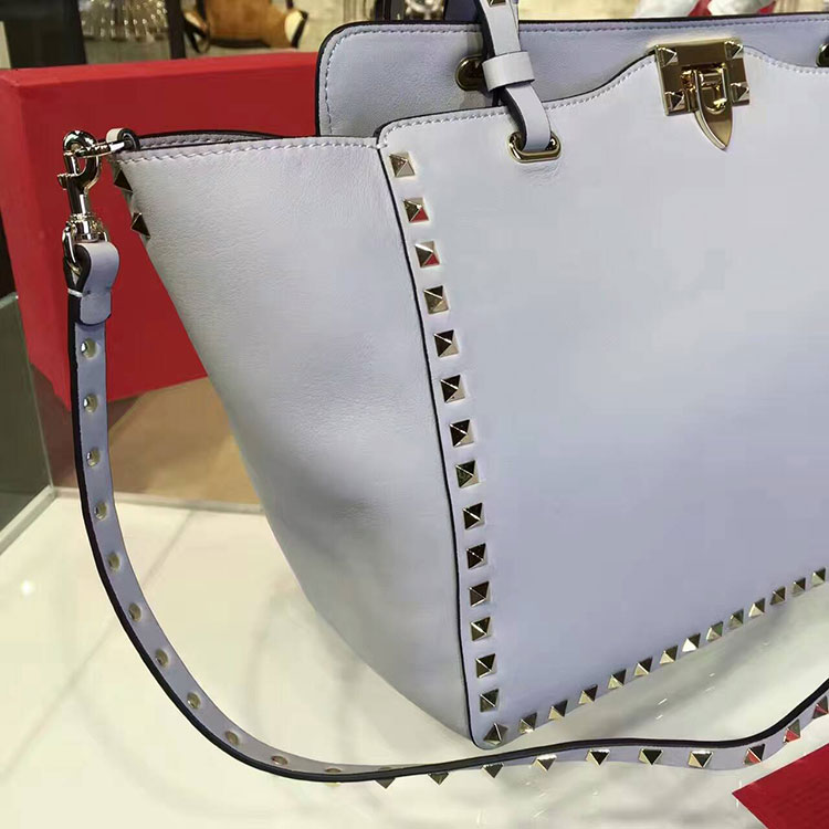 2017 Valentino ROCKSTUD MEDIUM TOTE 0973