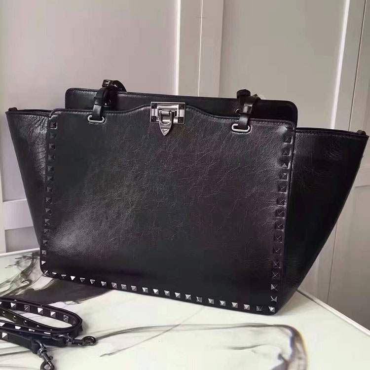 2017 Valentino ROCKSTUD NOIR MEDIUM TOTE 0973