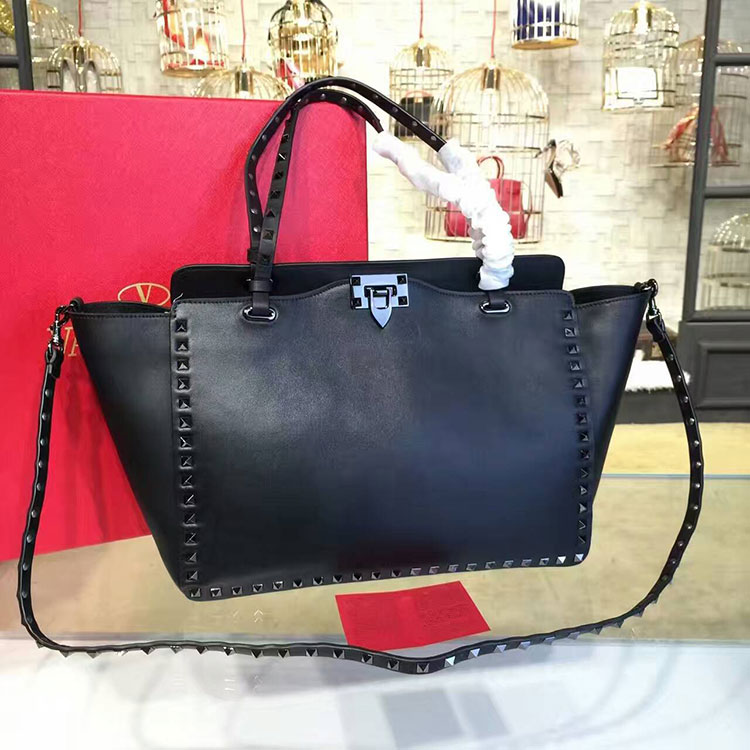 2017 Valentino ROCKSTUD NOIR MEDIUM TOTE 0973