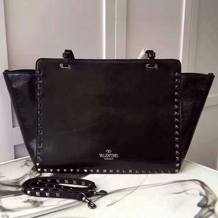 2017 Valentino ROCKSTUD NOIR MEDIUM TOTE 0973