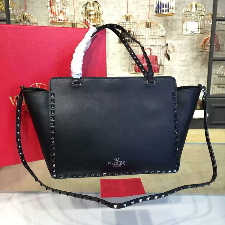 2017 Valentino ROCKSTUD NOIR MEDIUM TOTE 0973