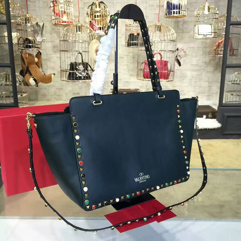 2017 Valentino ROCKSTUD NOIR MEDIUM TOTE 0973