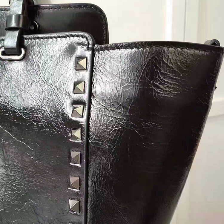 2017 Valentino ROCKSTUD NOIR MEDIUM TOTE 0973