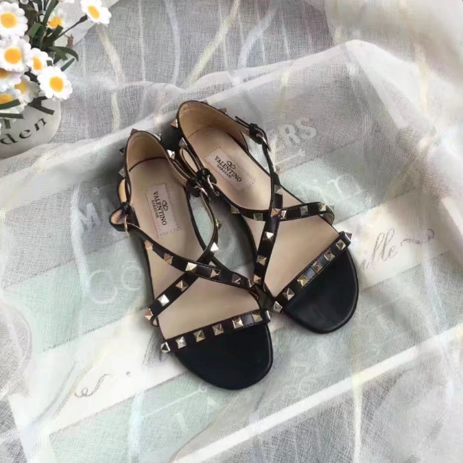 2017 Valentino women Flat shoes with rivet