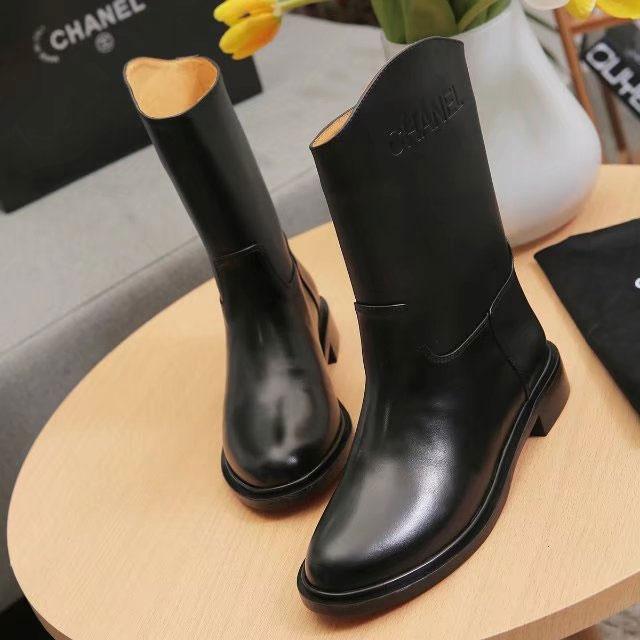 2017 chanle women Boot in Calfskin leather