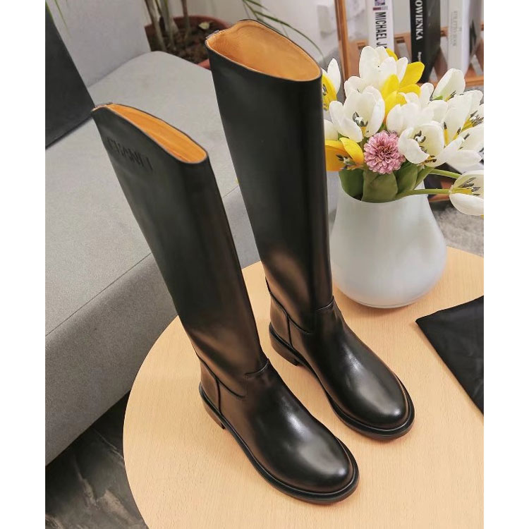 2017 chanle women Boot in Calfskin leather