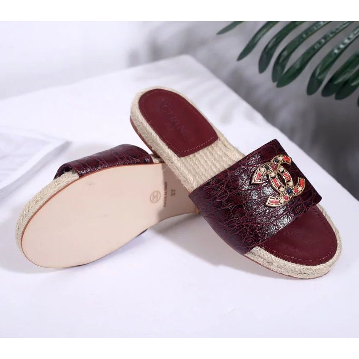 2017 chanle women Slippers in Calfskin leather