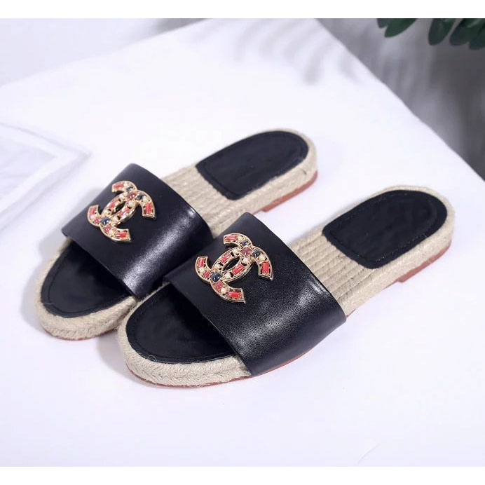 2017 chanle women Slippers in Calfskin leather