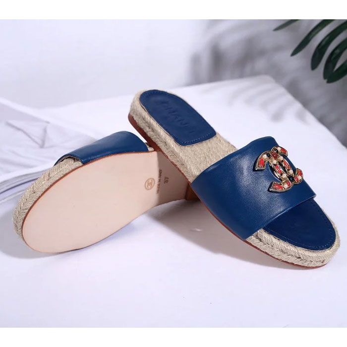 2017 chanle women Slippers in Calfskin leather