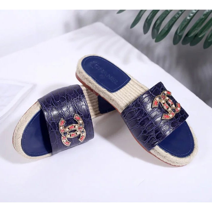 2017 chanle women Slippers in Calfskin leather