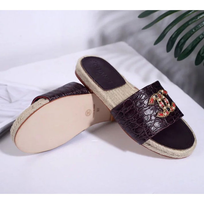 2017 chanle women Slippers in Calfskin leather