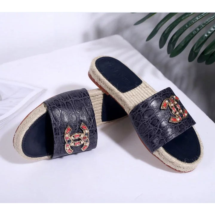 2017 chanle women Slippers in Calfskin leather