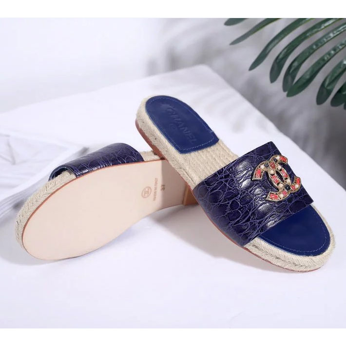 2017 chanle women Slippers in Calfskin leather