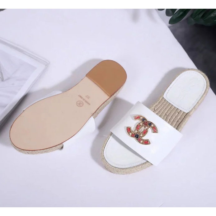 2017 chanle women Slippers in Calfskin leather