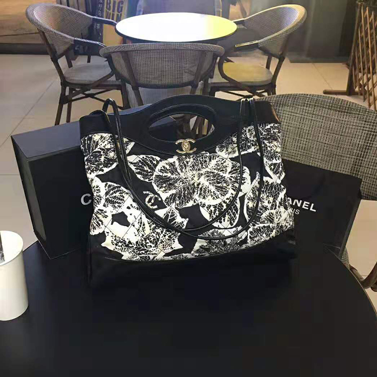 2019 CHANEL 31 Large Shopping Bag