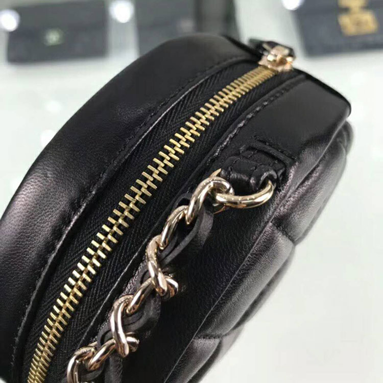 2018 Chanel Classic Clutch with Chain