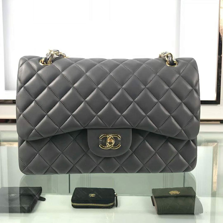 2018 Chanel Classic Flap Bag 1113 Original Lambskin leather Gold Hardware