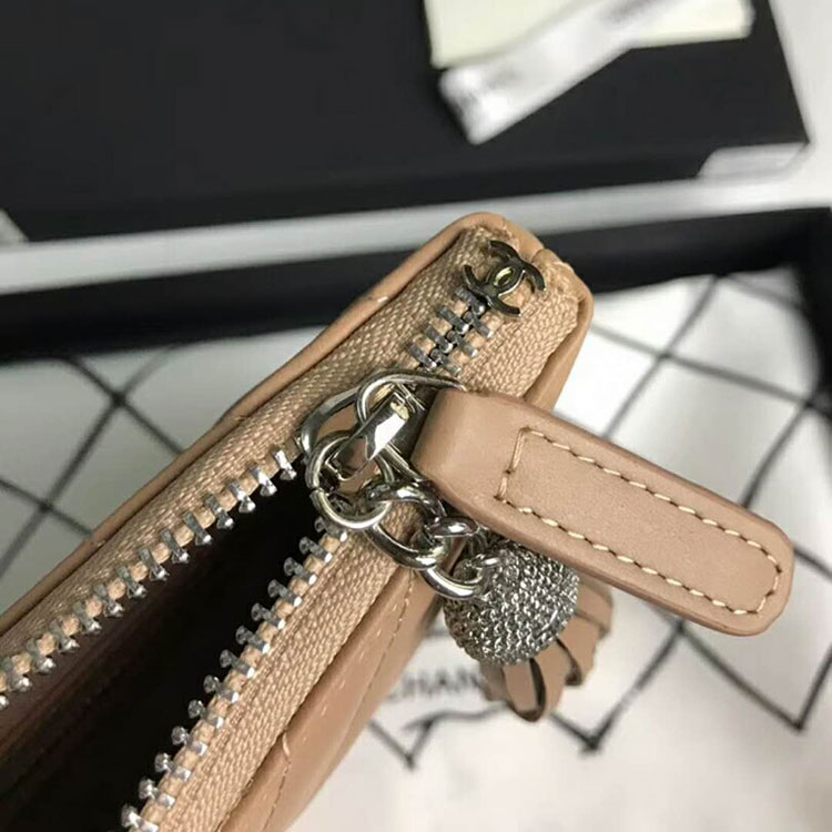 2018 Chanel Clutch Original Lambskin Leather