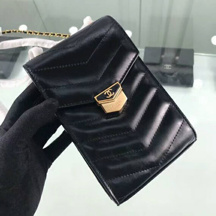 2018 Chanel Clutch with Chain