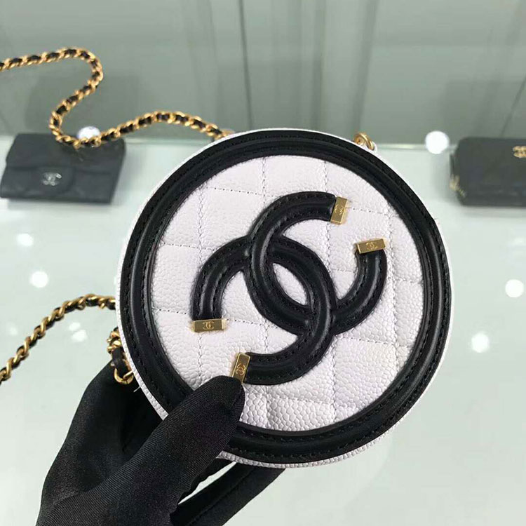 2018 Chanel Clutch with Chain