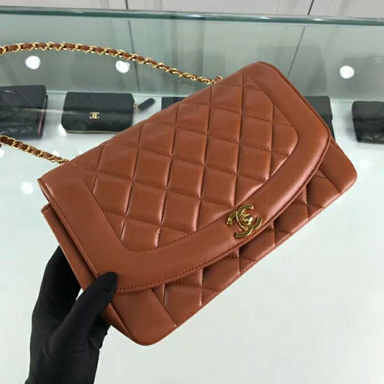 2018 Chanel Flap Bag in Original Lambskin leather