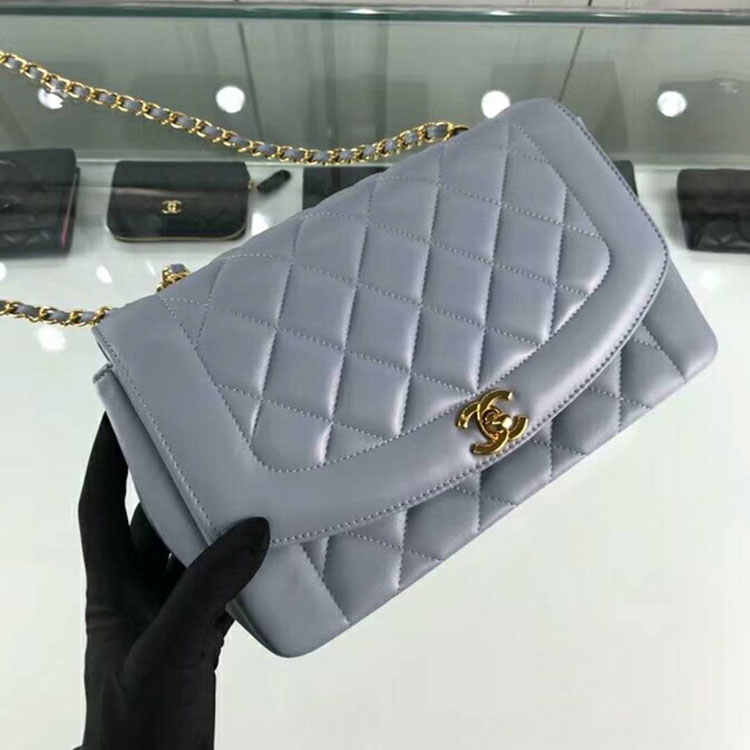 2018 Chanel Flap Bag in Original Lambskin leather