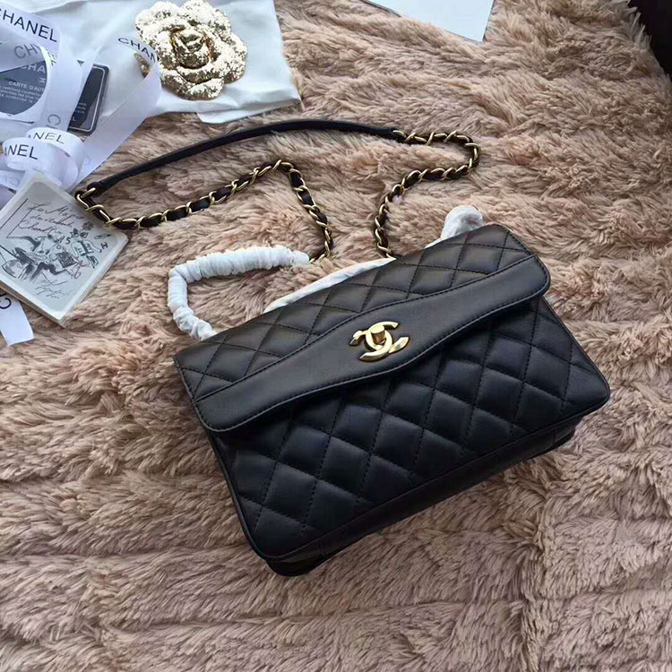 2018 Chanel Flap Bag in Original Lambskin leather