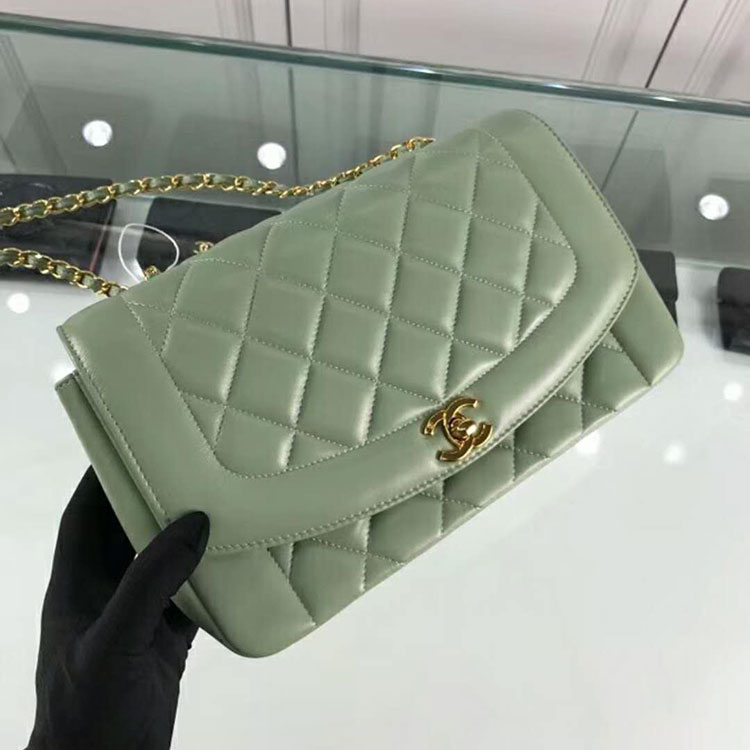 2018 Chanel Flap Bag in Original Lambskin leather