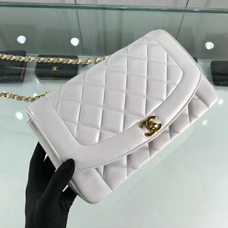 2018 Chanel Flap Bag in Original Lambskin leather