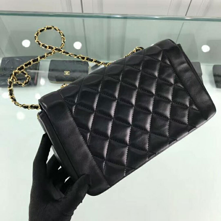 2018 Chanel Flap Bag in Original Lambskin leather