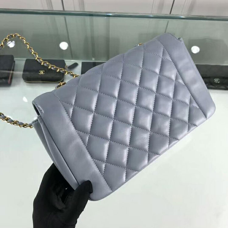 2018 Chanel Flap Bag in Original Lambskin leather