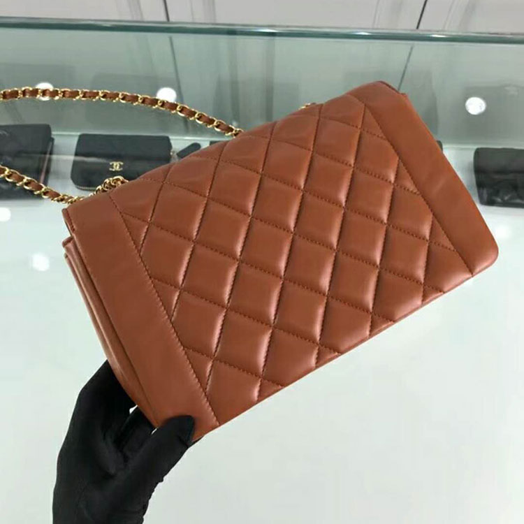 2018 Chanel Flap Bag in Original Lambskin leather