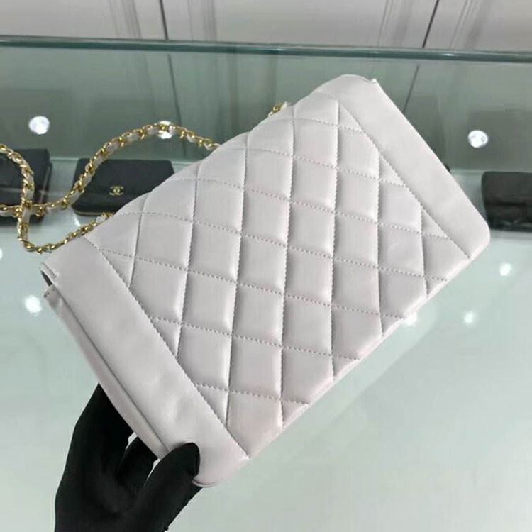 2018 Chanel Flap Bag in Original Lambskin leather